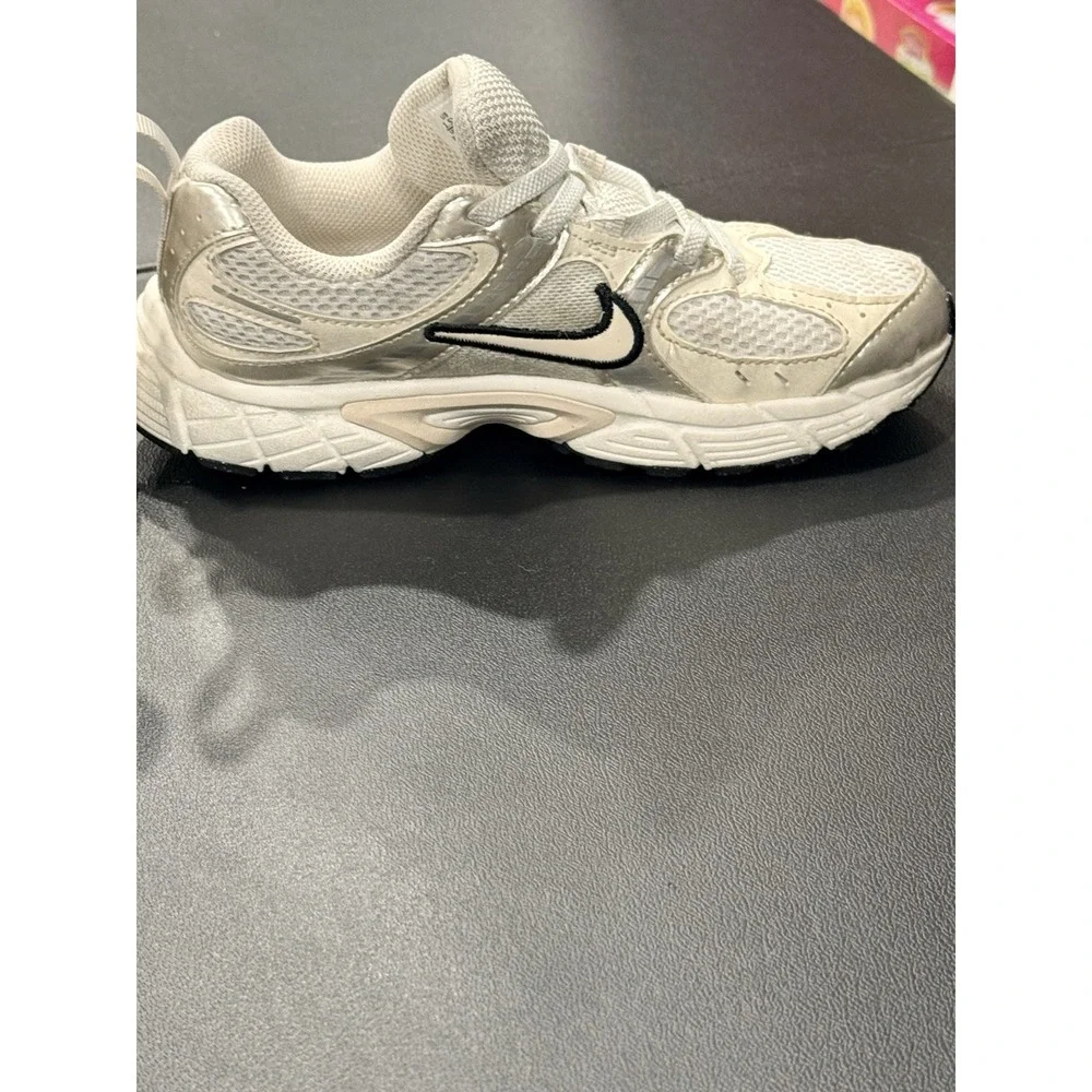 Nike V5 RNR KIDS Trainers US 1.5C
